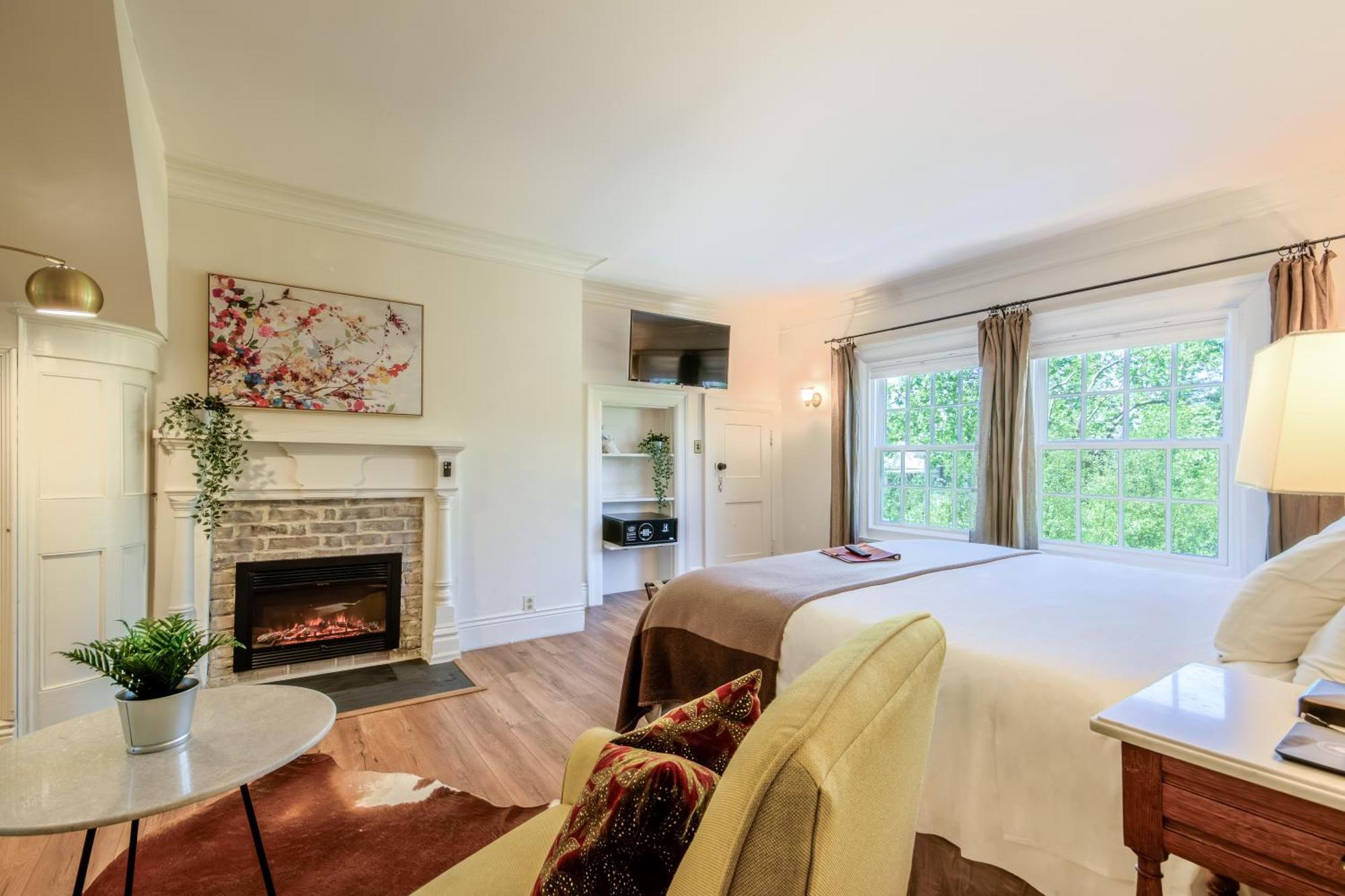 Deluxe King Room