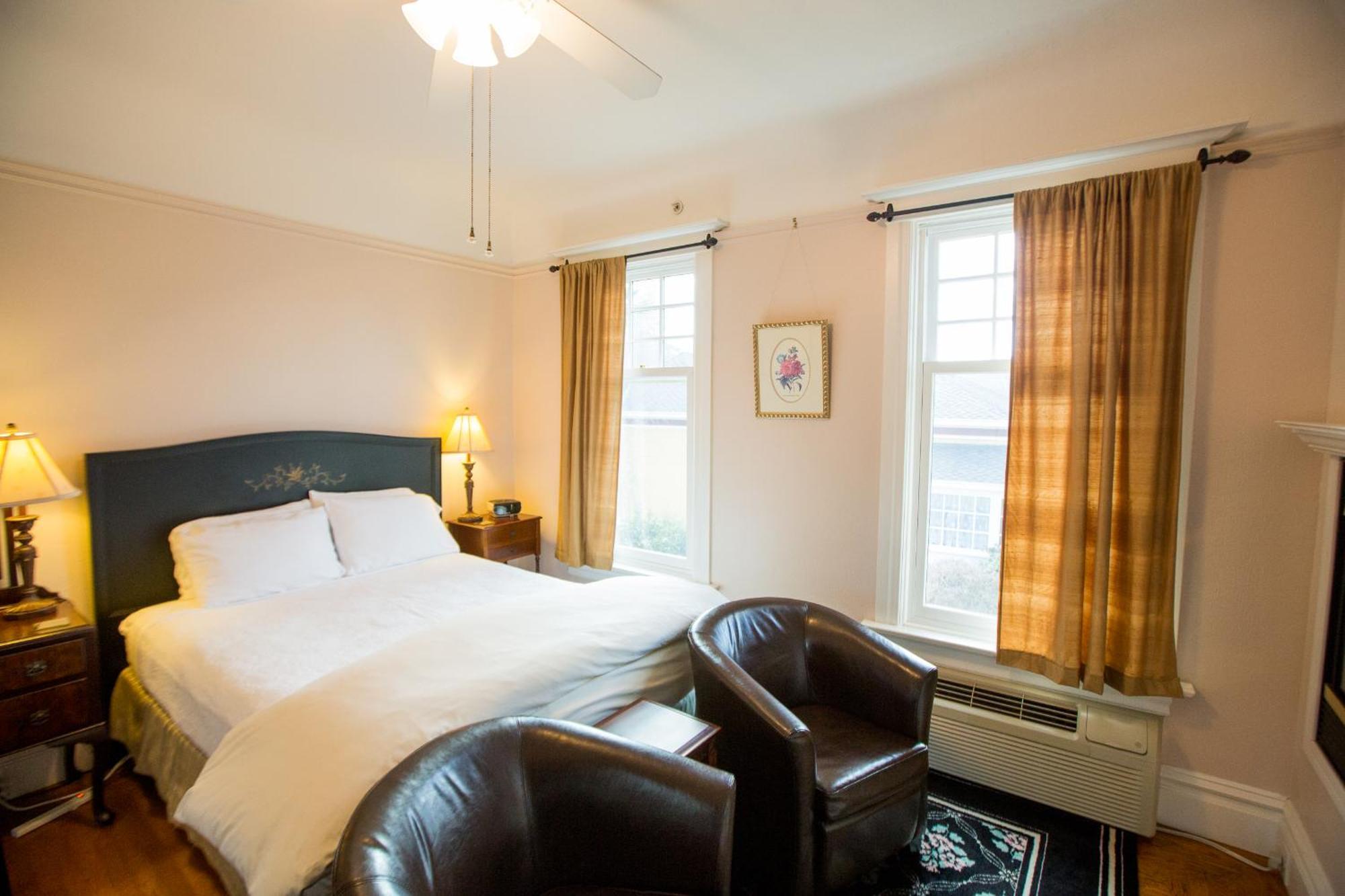 Queen Room with Garden View