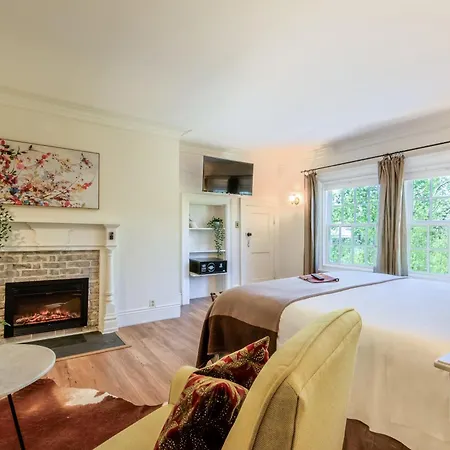 Cedar Gables Inn-3